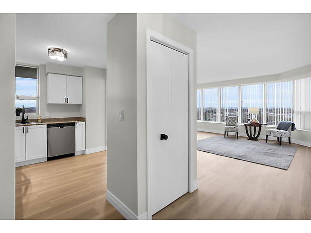 Virtual tour of 81 Scott St #1004, St Catharines, Ontario, L2N 7L5