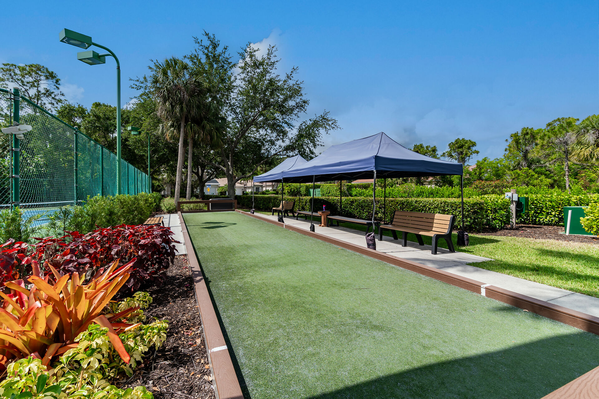 Virtual tour of 7859 Berkshire Pines Dr, Naples, Florida, 34104