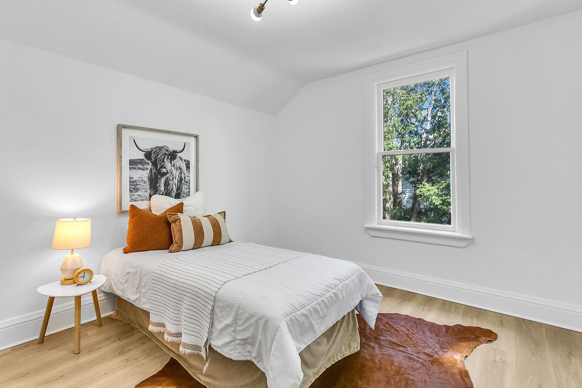 宮川大聖 Etrarium Room Wear Brown White 1439 George Street, White Rock for Rent | Semiah Townhouse