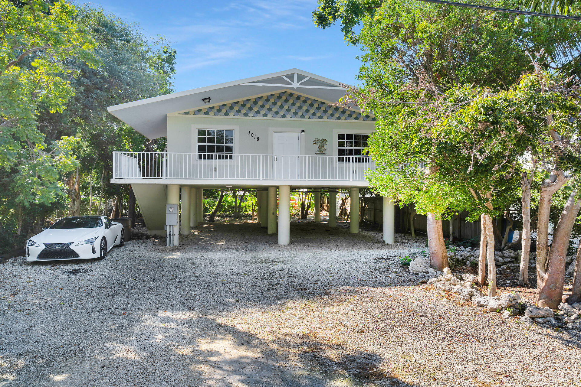 Virtual tour of 1018 Snapper Ln, Key Largo, Florida, 33037