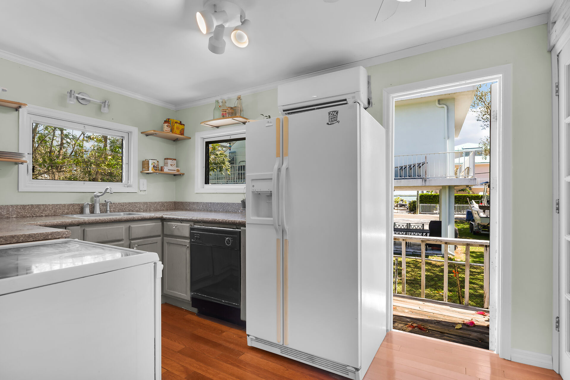 Virtual tour of 107 Tavern Dr, Tavernier, Florida, 33070