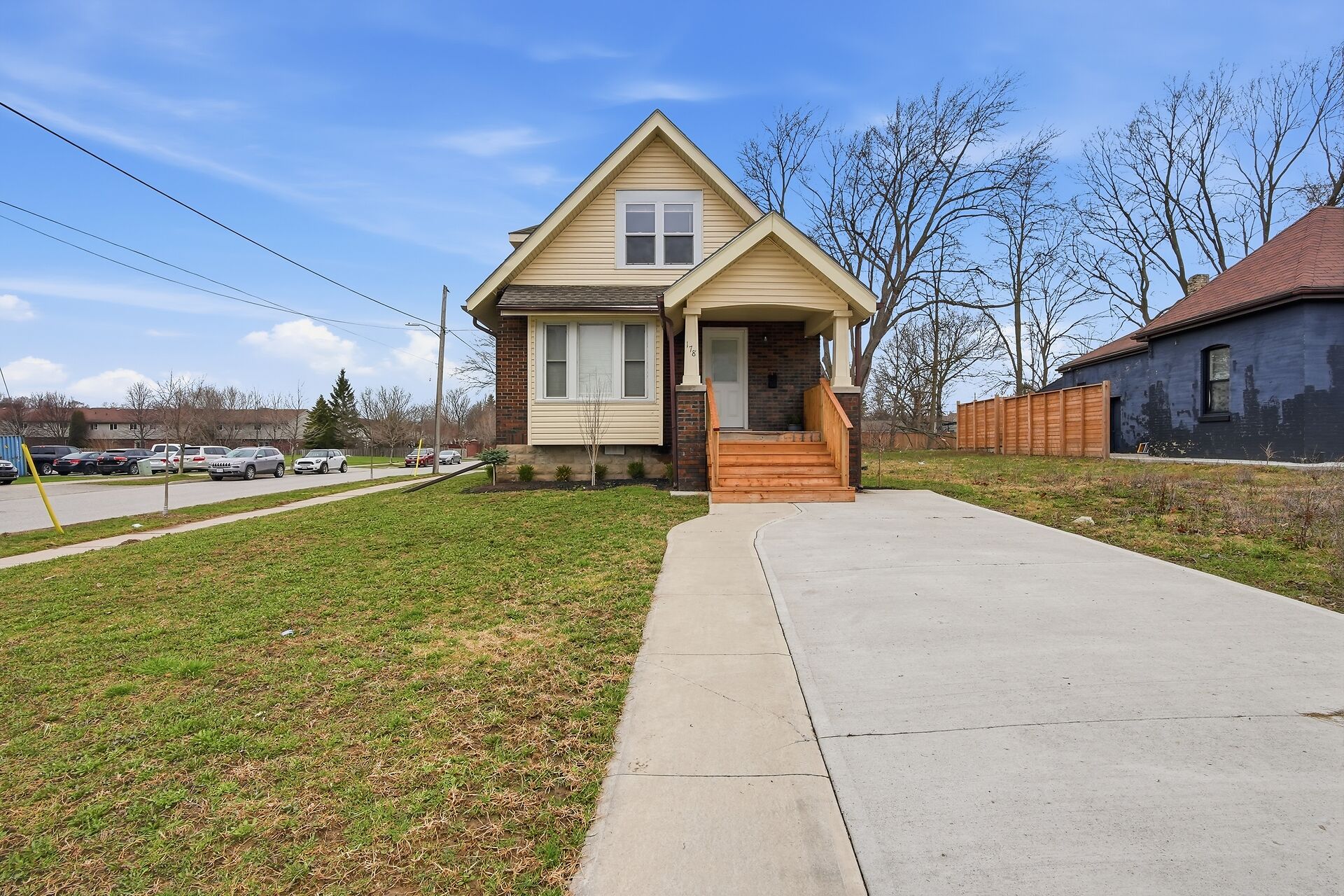 Virtual tour of 178 Thompson Road, London, Ontario, N5Z 2Y8