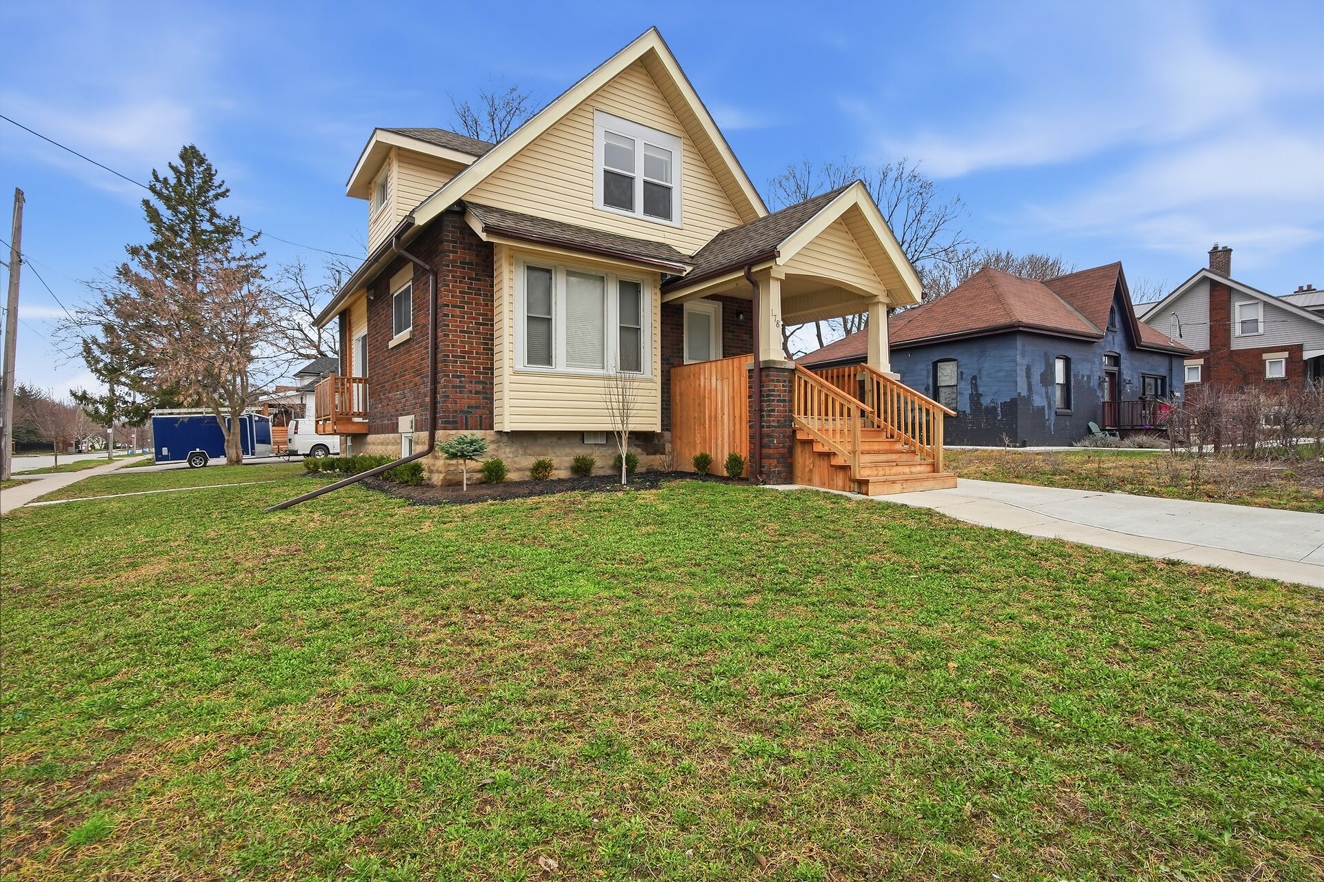 Virtual tour of 178 Thompson Road, London, Ontario, N5Z 2Y8