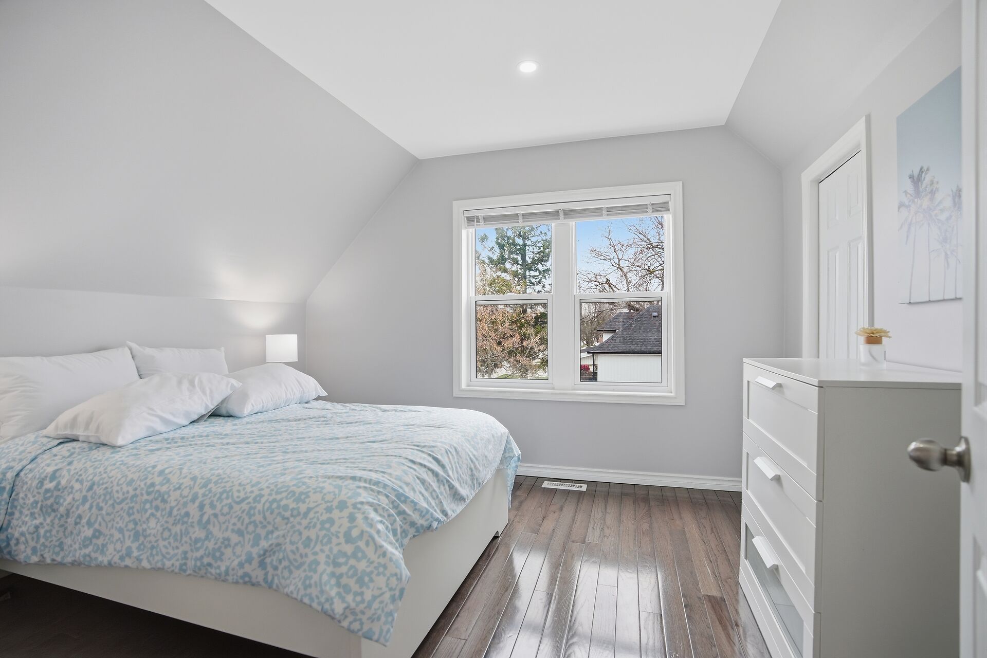 Virtual tour of 178 Thompson Road, London, Ontario, N5Z 2Y8