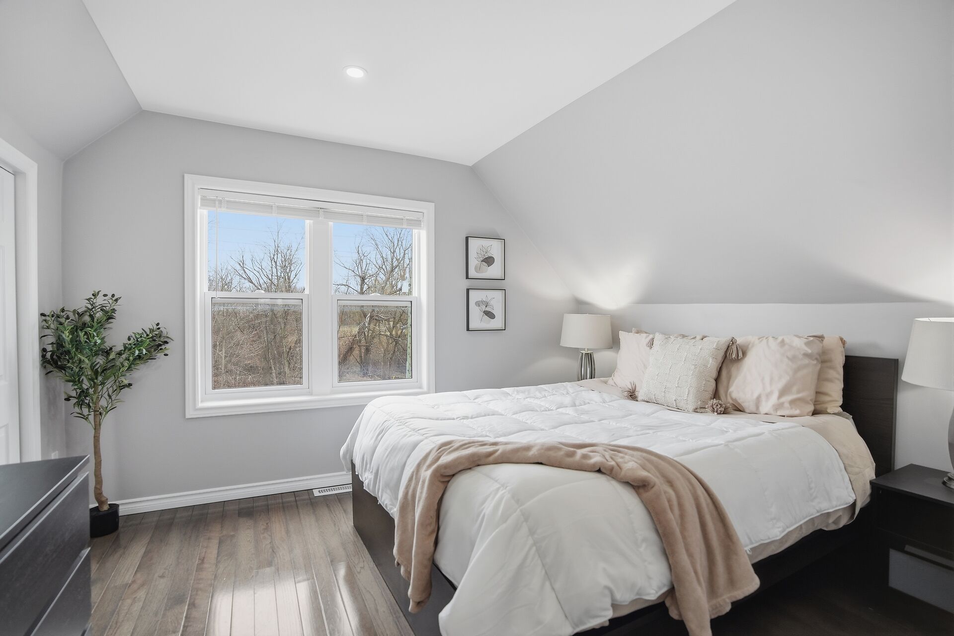 Virtual tour of 178 Thompson Road, London, Ontario, N5Z 2Y8