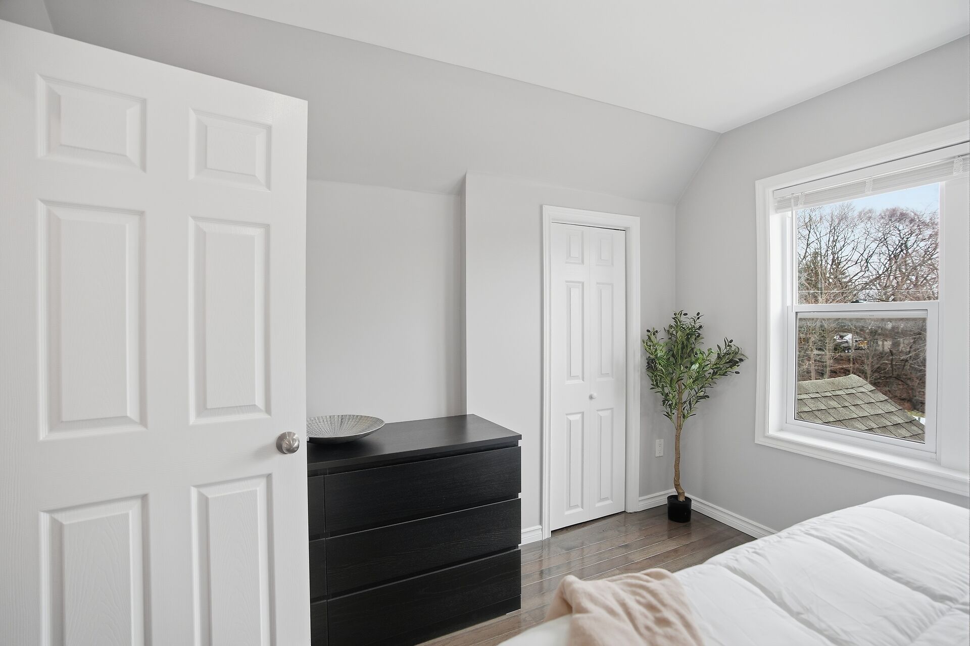 Virtual tour of 178 Thompson Road, London, Ontario, N5Z 2Y8