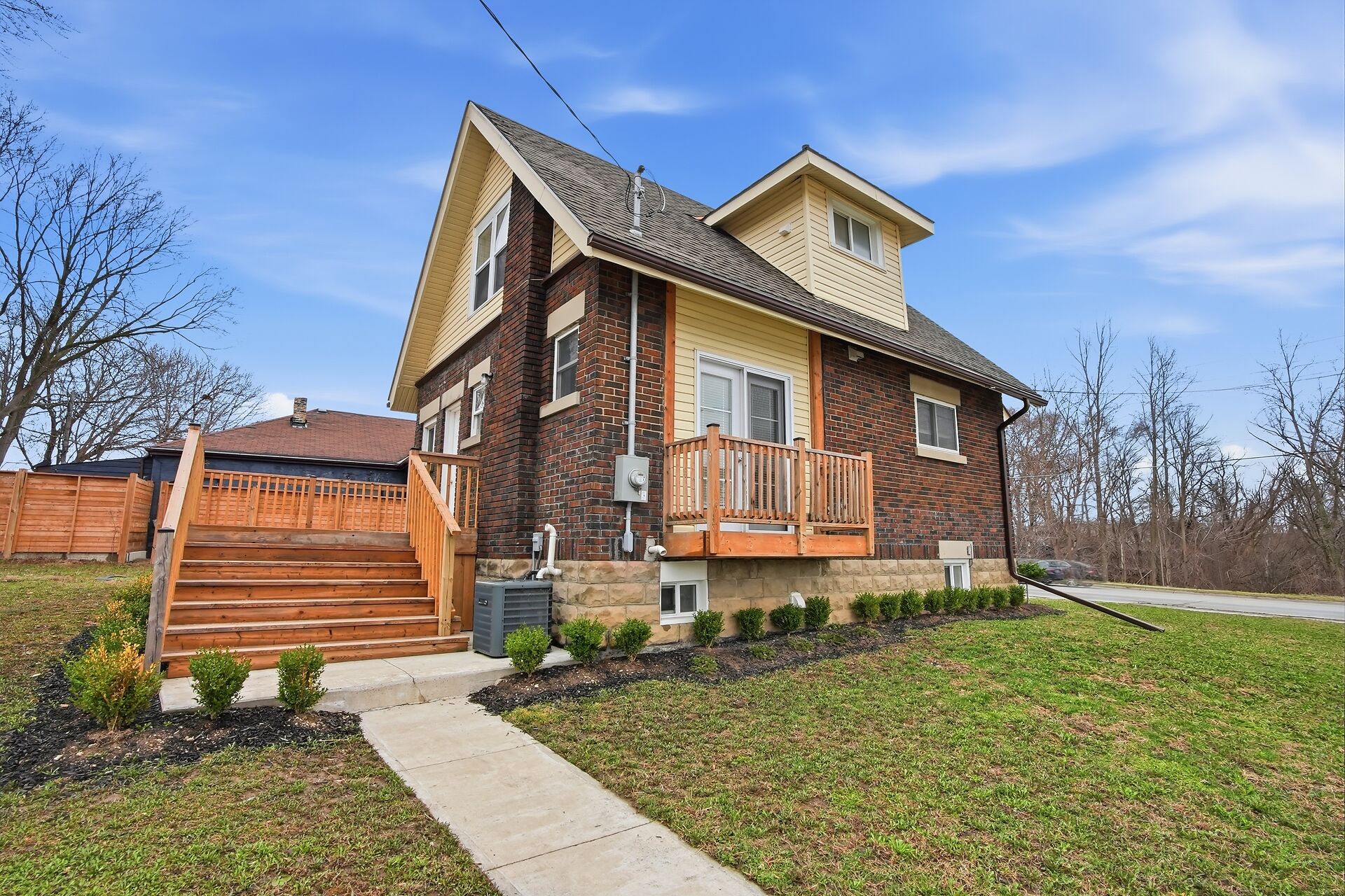Virtual tour of 178 Thompson Road, London, Ontario, N5Z 2Y8
