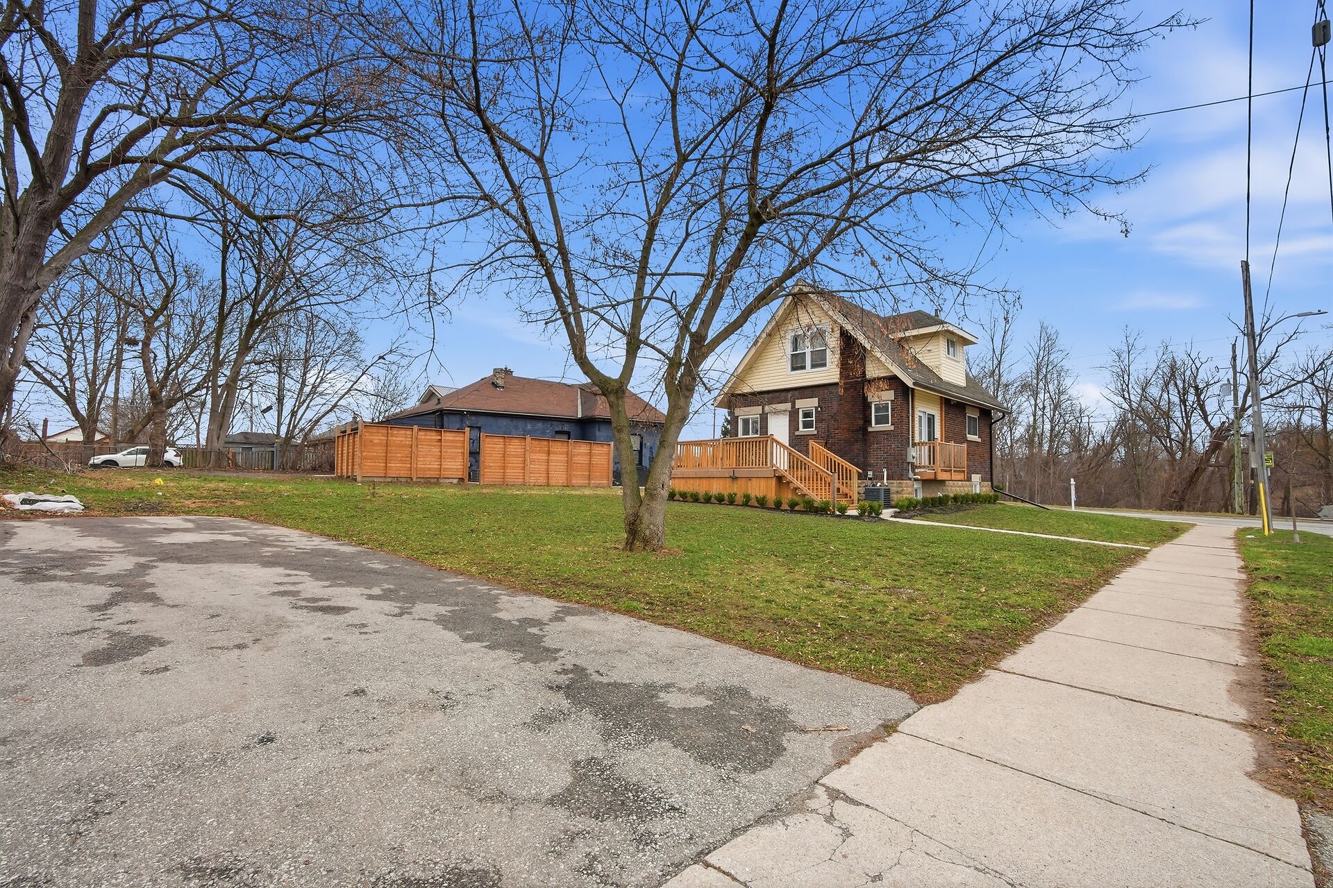 Virtual tour of 178 Thompson Road, London, Ontario, N5Z 2Y8